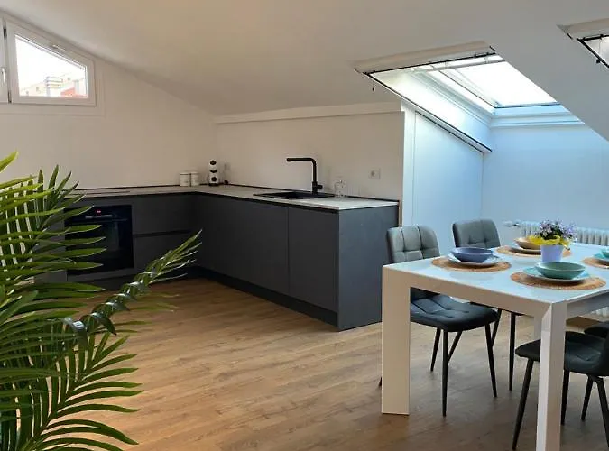 Sky View Apartment *