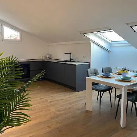 Sky View Apartament *